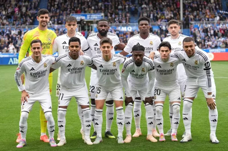 ريال مدريد في حيرة: قائمة بدائل كروس تضم نجومًا بارزين! ريال مدريد في حيرة: قائمة بدائل كروس تضم نجومًا بارزين!