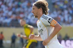 أليجري يُعلن عن صفقة انضمام مودريتش إلى ميلان بعد انتهاء كأس العالم للأندية